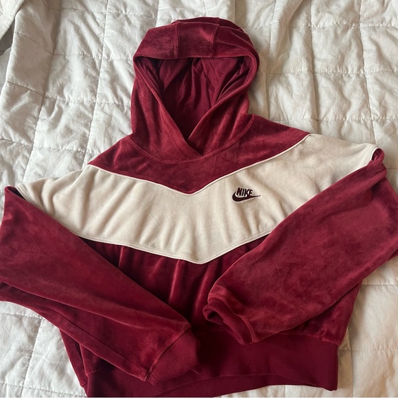 Super soft and cute red and white Nike hoodie - Picture 1 of 3
